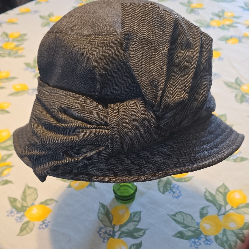 Chic Herringbone Cloche Hat in Charcoal Gray